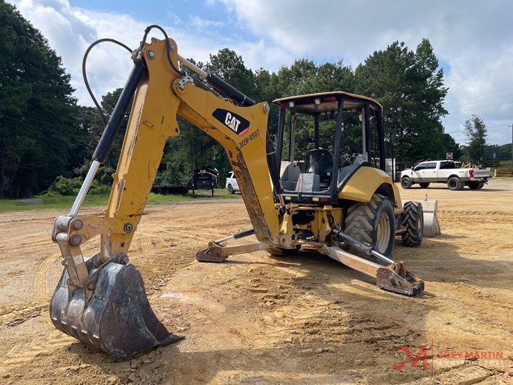 2017-caterpillar-415f2-image-3