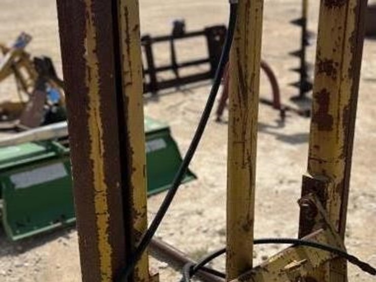 l3---vermeer-hydraulic-hay-lift-image-3
