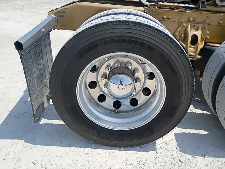 2023-peterbilt-389-image-117