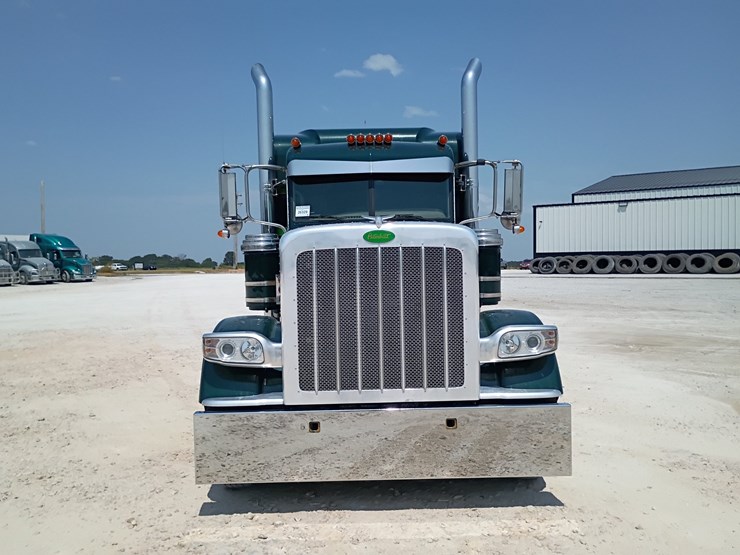 2023-peterbilt-389-image-14