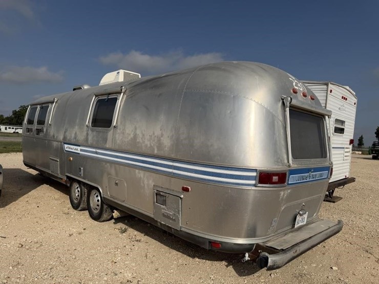 l2--1984-airstream-image-4
