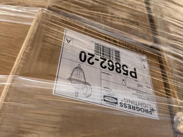 l3---pallet-of-light-fixtures-image-3