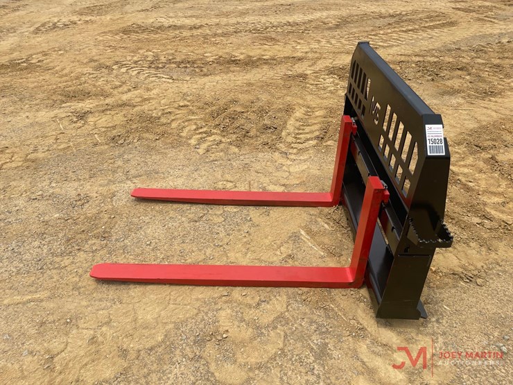 new-m5-48"-forks-skid-steer-attachment-image-6