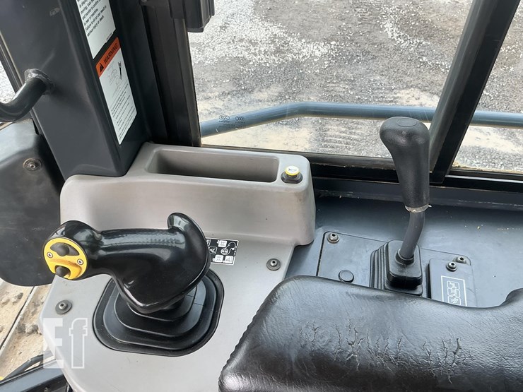 2014-komatsu-d61ex-23-image-17