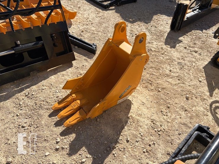 caterpillar-305-image-1