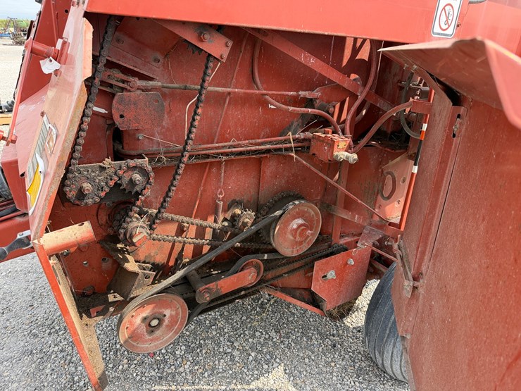hesston-550-image-6