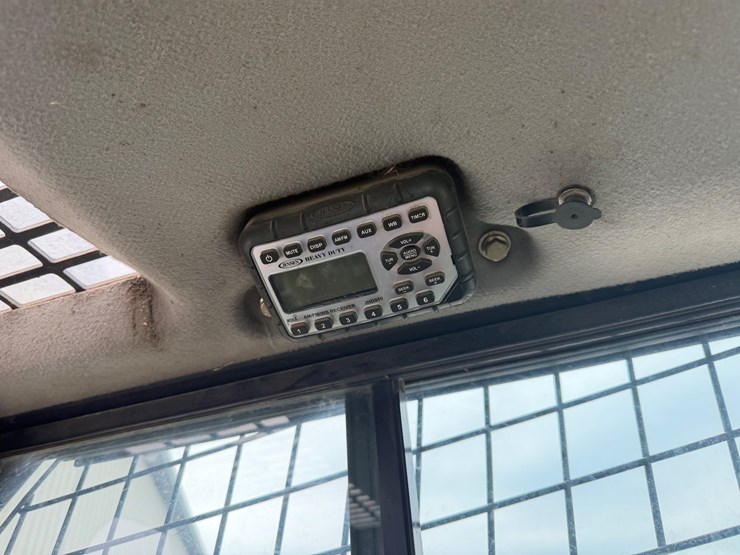 2019-new-holland-c237-image-6
