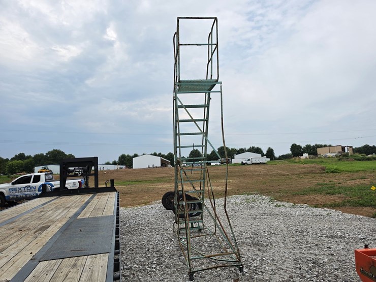 #24161-•-10ft-rolling-ladder-image-6