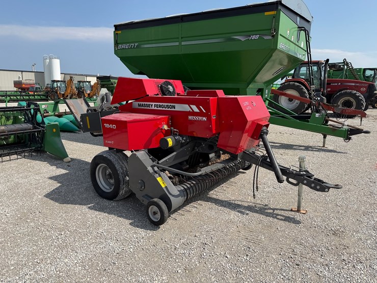 2020-massey-ferguson-1840-image-13