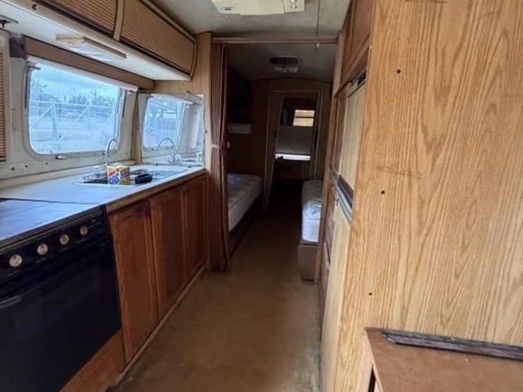 l2--1984-airstream-image-6