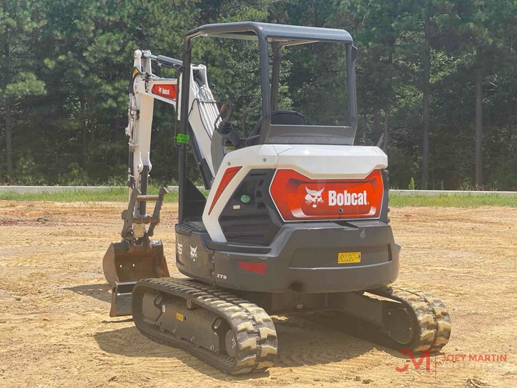 2025-bobcat-e35-r2-series-mini-excavator-image-1