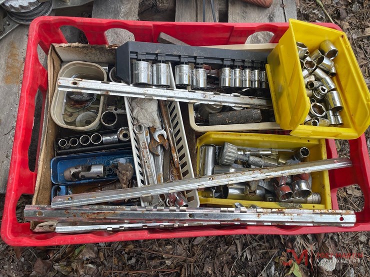 crate-of-misc.-hand-tools-image-2