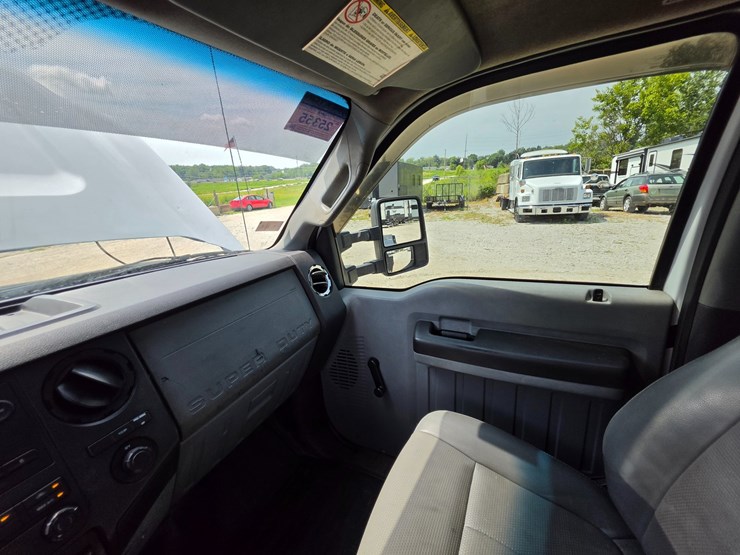 2011-ford-f550-image-33