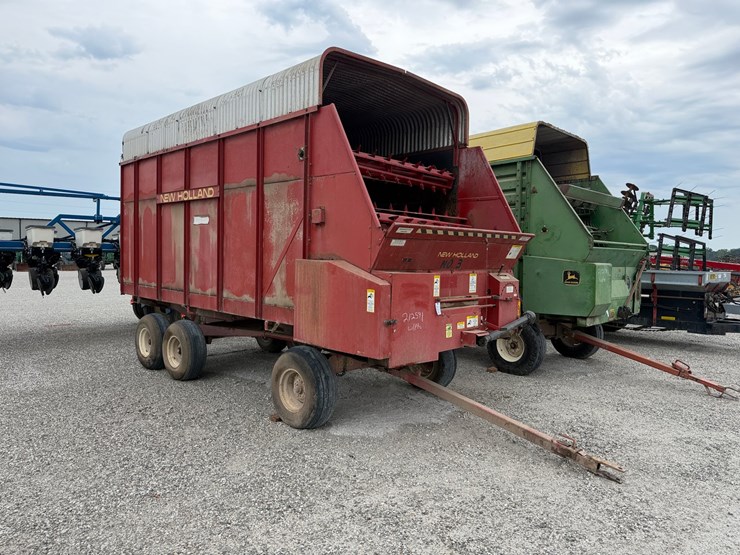 new-holland-816-image-1