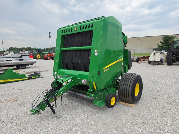 2023-john-deere-560m-image-10