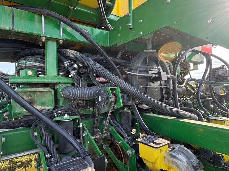 2015-john-deere-db60-image-30