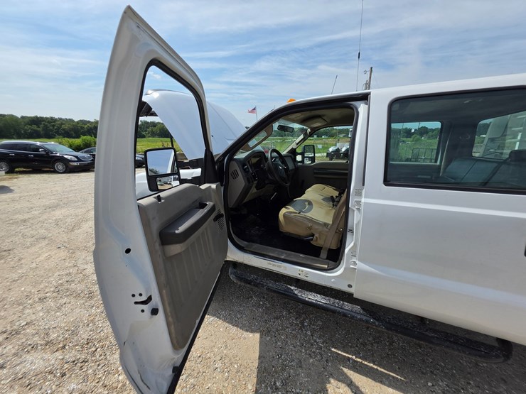 2008-ford-f550-image-30