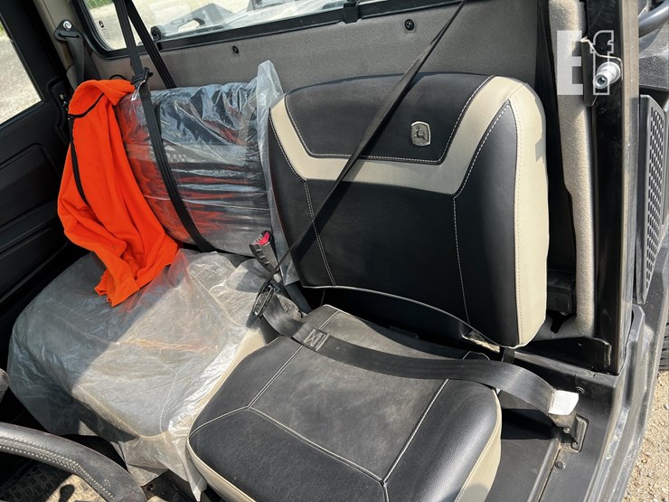2025-john-deere-gator-xuv-835r-image-9