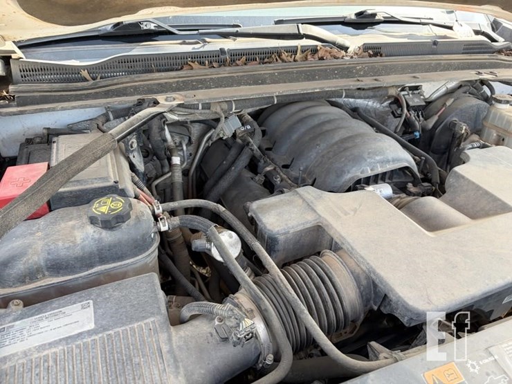 2015-chevrolet-tahoe-image-27