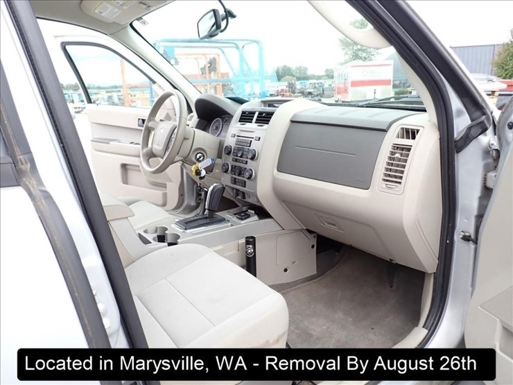 2011-ford-escape-image-2