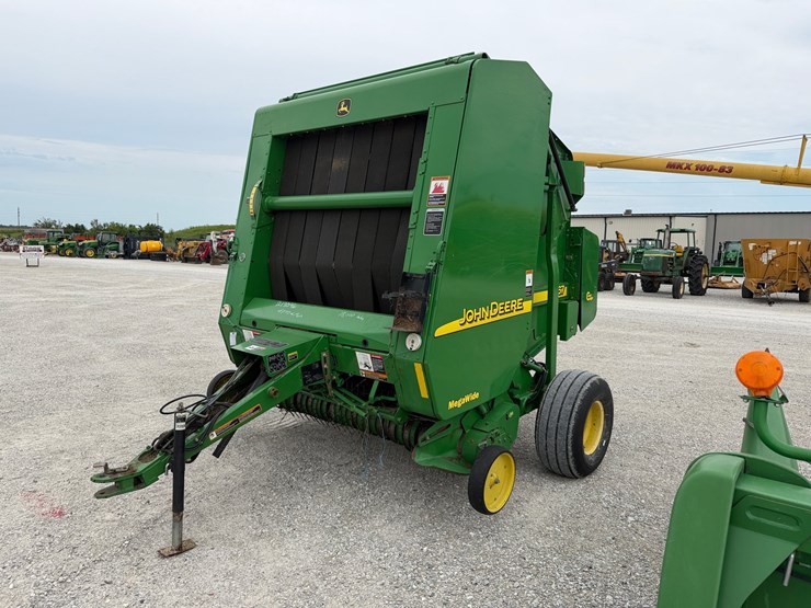 2005-john-deere-567-image-14