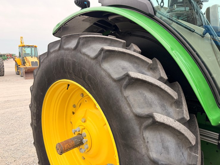 2025-john-deere-6r-155-image-14