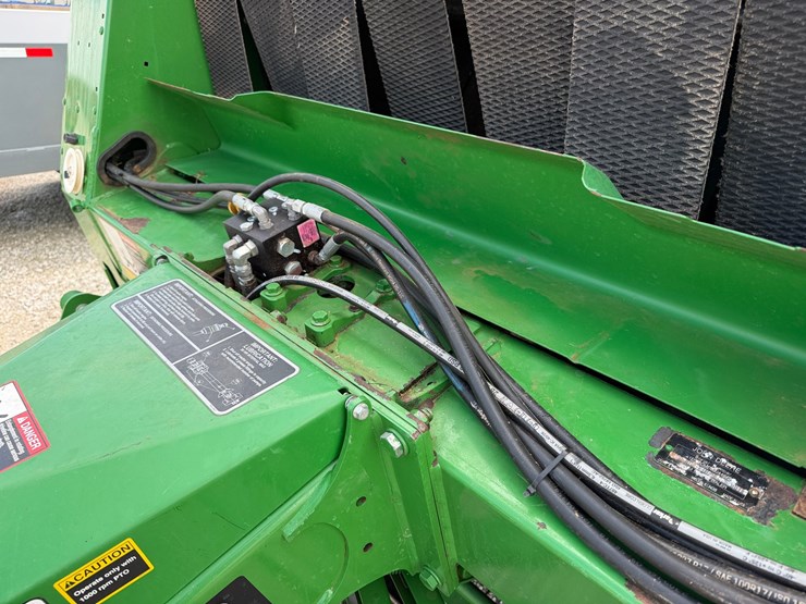 2018-john-deere-560m-image-14
