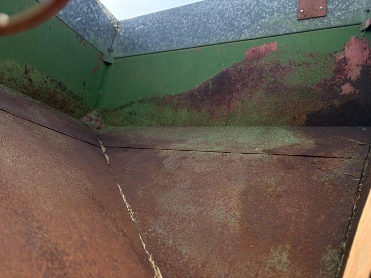 l2---john-deere-gravity-box-image-6