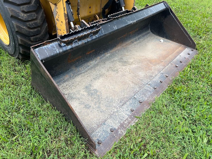 2023-caterpillar-236d3-image-4