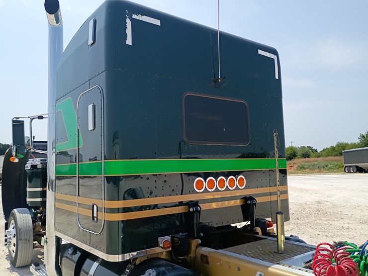 2023-peterbilt-389-image-92