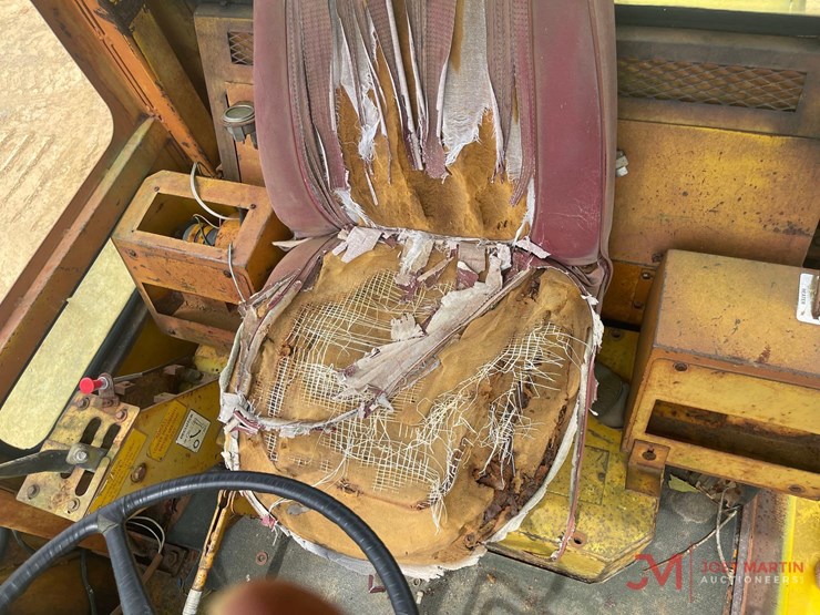 rubber-tire-loader,-sn;-unreadable,-meter-reads-591-hours,-56"-forks,-diesel-engine-image-17