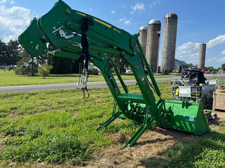#4013-•-john-deere-660sl-loader-with-bucket-image-4