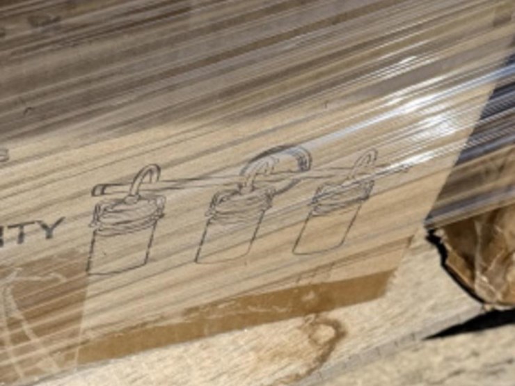l3---pallet-of-light-fixtures-image-3