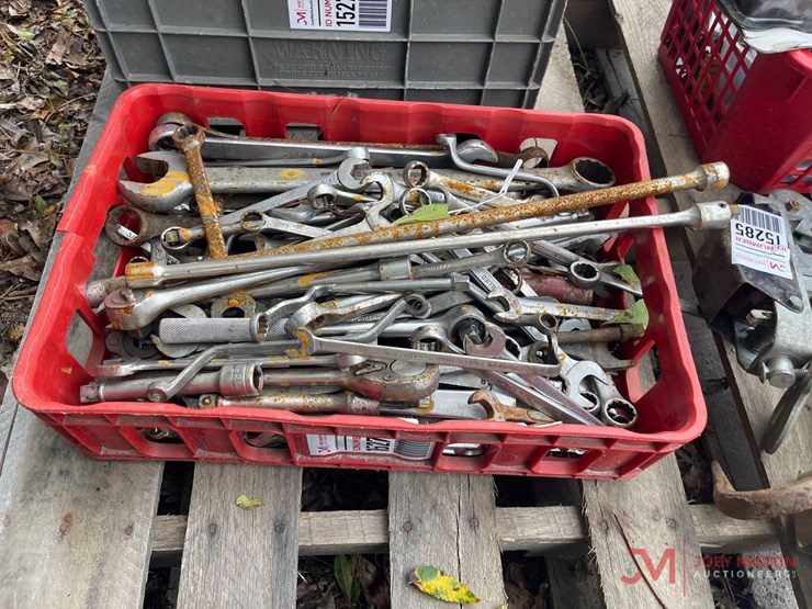 crate-of-misc.-hand-tools-image-1