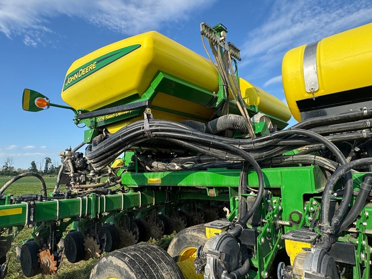 2015-john-deere-db60-image-26
