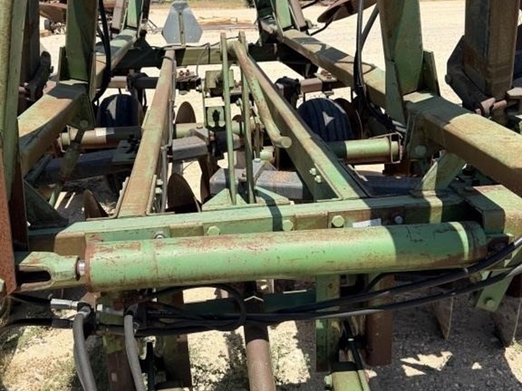 john-deere-230-image-4