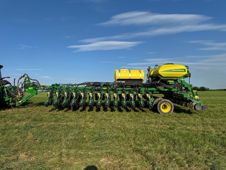 2015-john-deere-db60-image-1