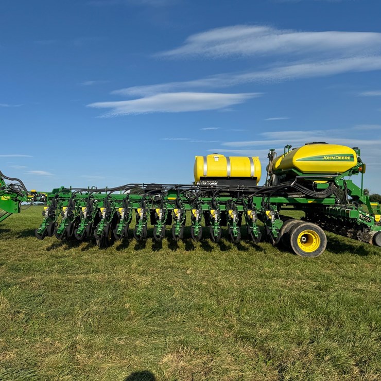 2015 JOHN DEERE DB60