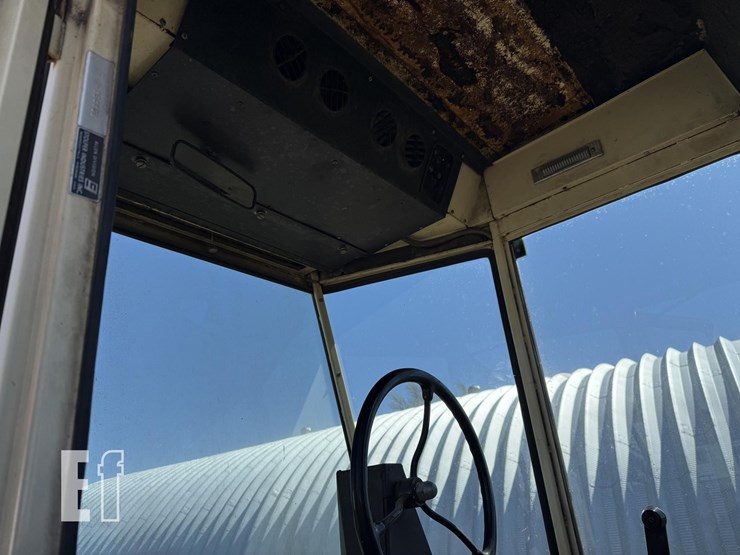 hesston-6400-image-13