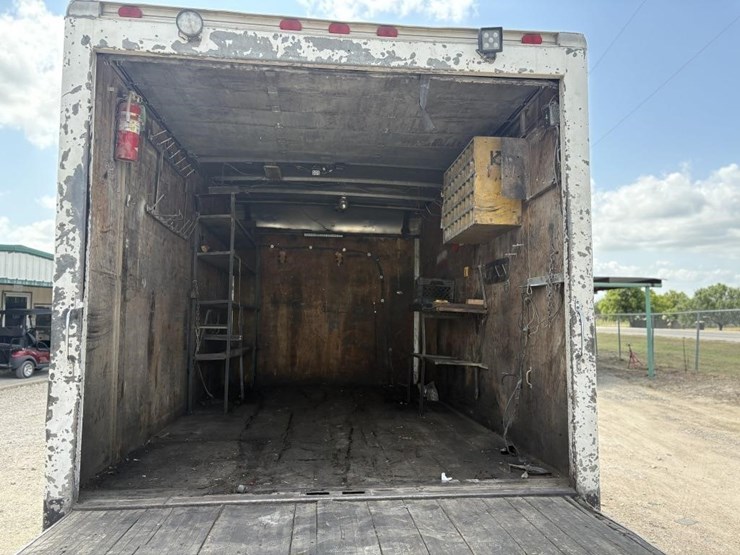 l3---2018-chevrolet-4500-box-truck-image-9
