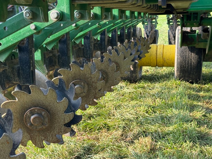 2015-john-deere-db60-image-22