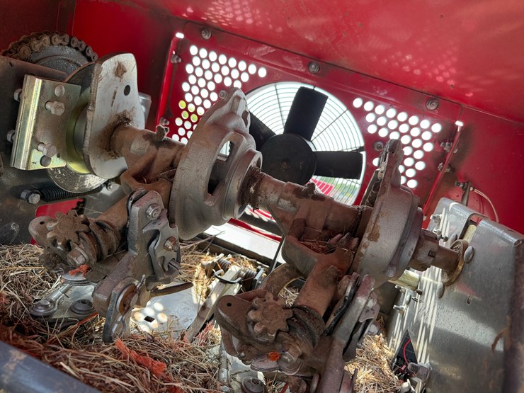 2020-massey-ferguson-1840-image-9