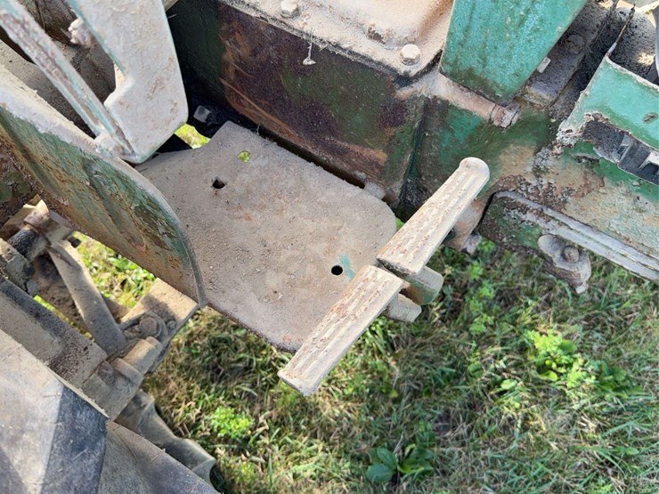 john-deere-330-image-26