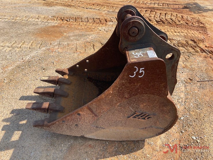 35"-tooth-bucket-excavator-attachment-image-6