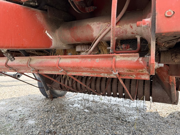 hesston-550-image-5