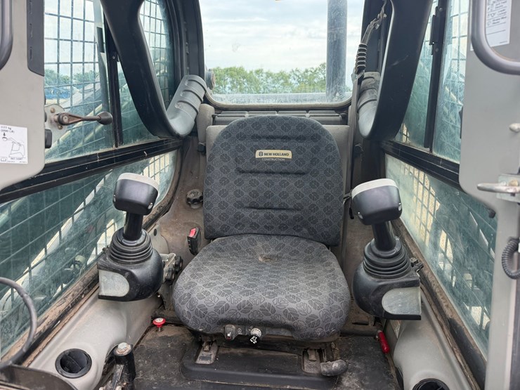 2019-new-holland-c237-image-4