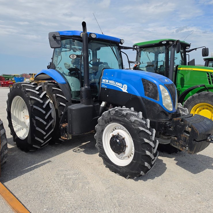 2015 NEW HOLLAND T7.210