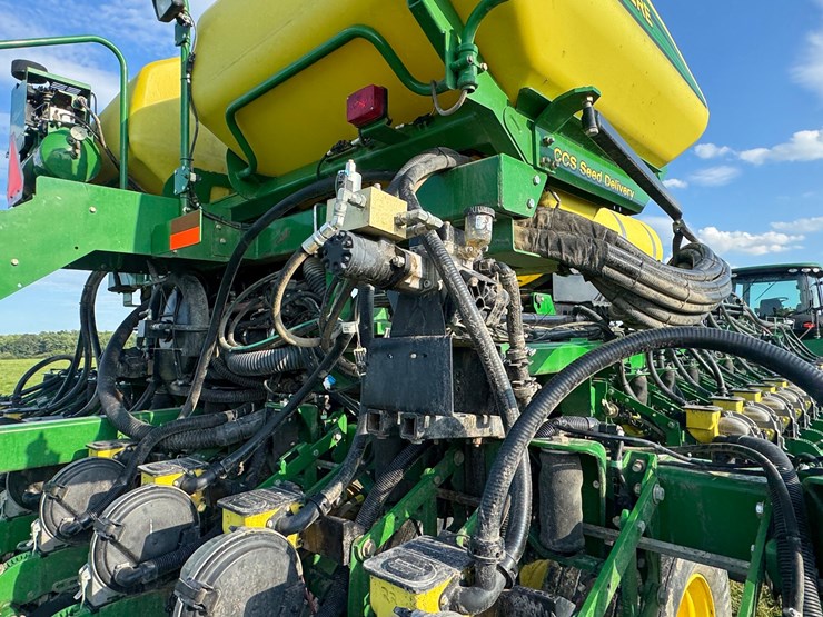 2015-john-deere-db60-image-28