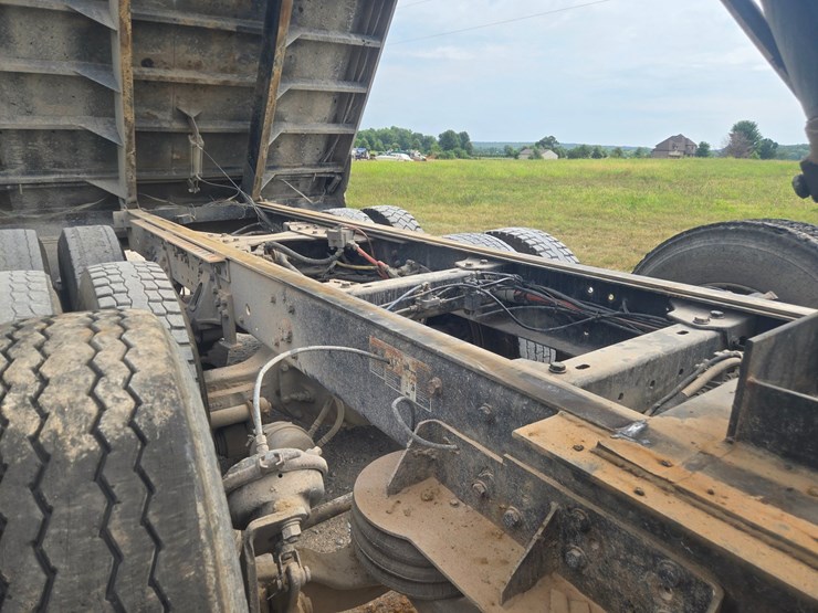 2011-kenworth-t660-image-33