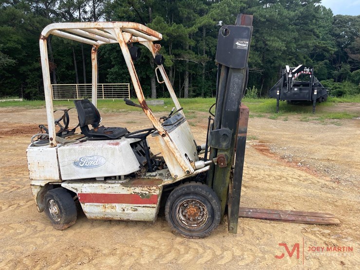 forklift,-sn;-16099a,-meter-reads-11006-hours,-42"-forks,-lp-engine(non-running,-disassembled)-image-2